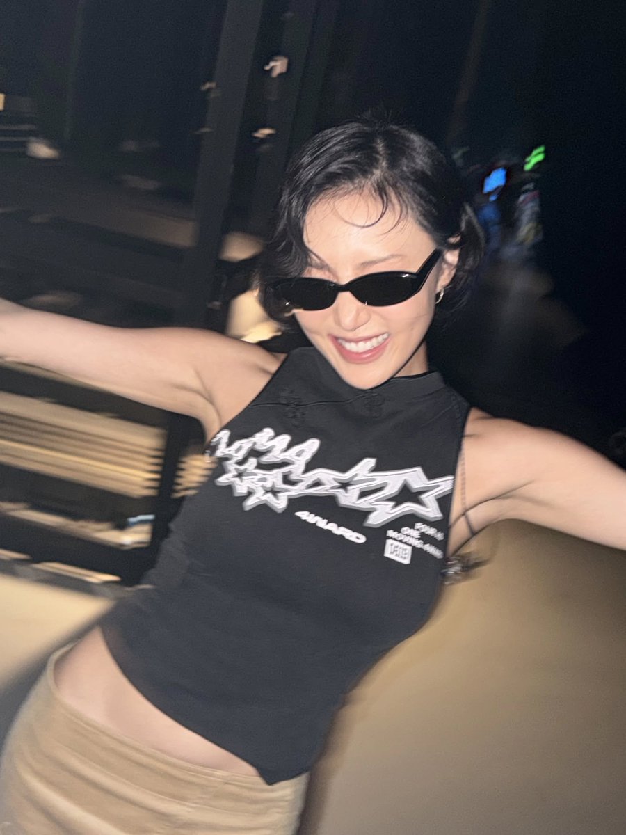 zkzkzkzkzkfm's tweet photo. 와 망갈  미쳫닺

#화사 #HWASA https://t.co/aC23G7utXb
