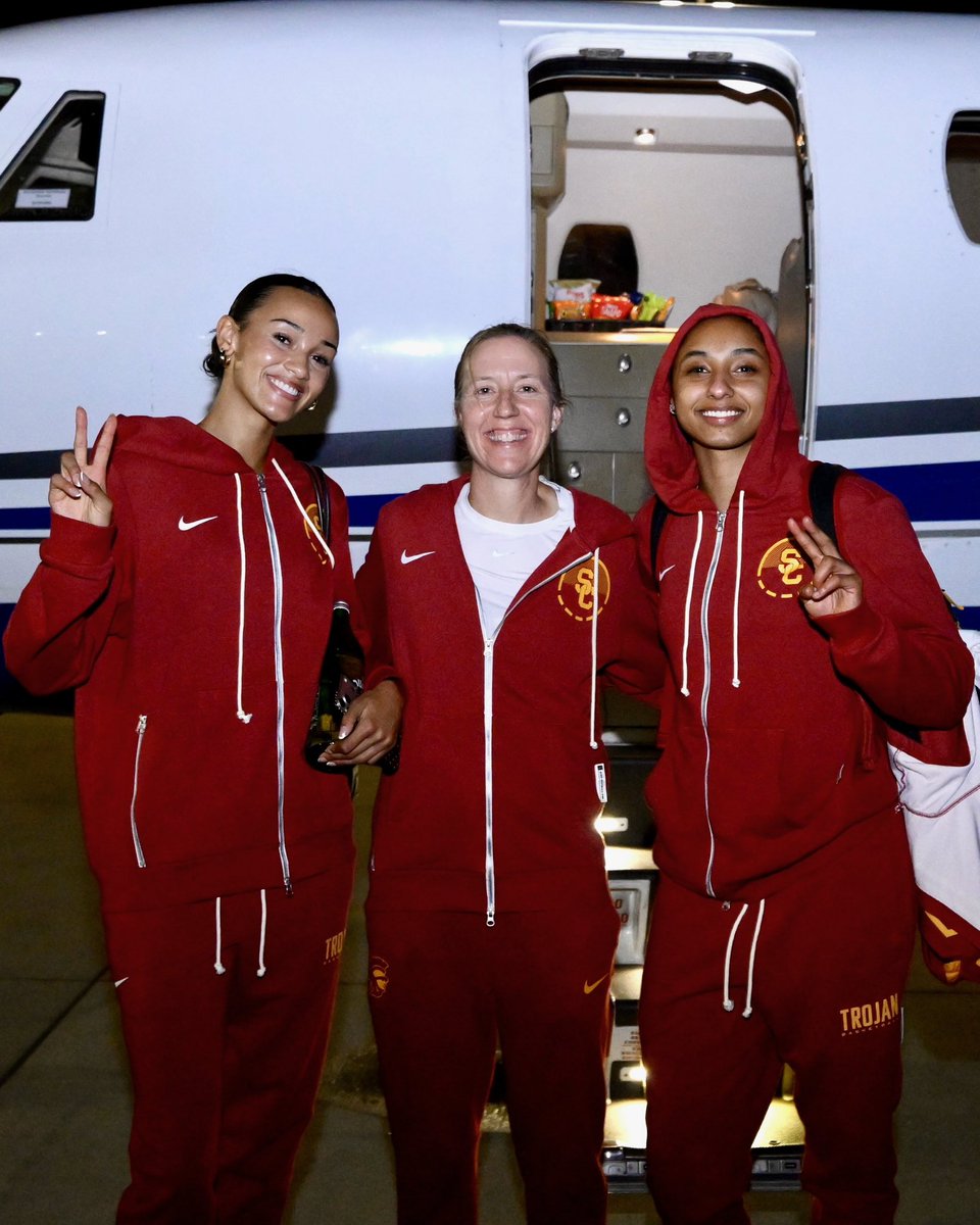 USCWBB's tweet photo. Next Stop: Chicago ✈️✌️

B1G Media Day 🔜 https://t.co/JokOTa4yJb