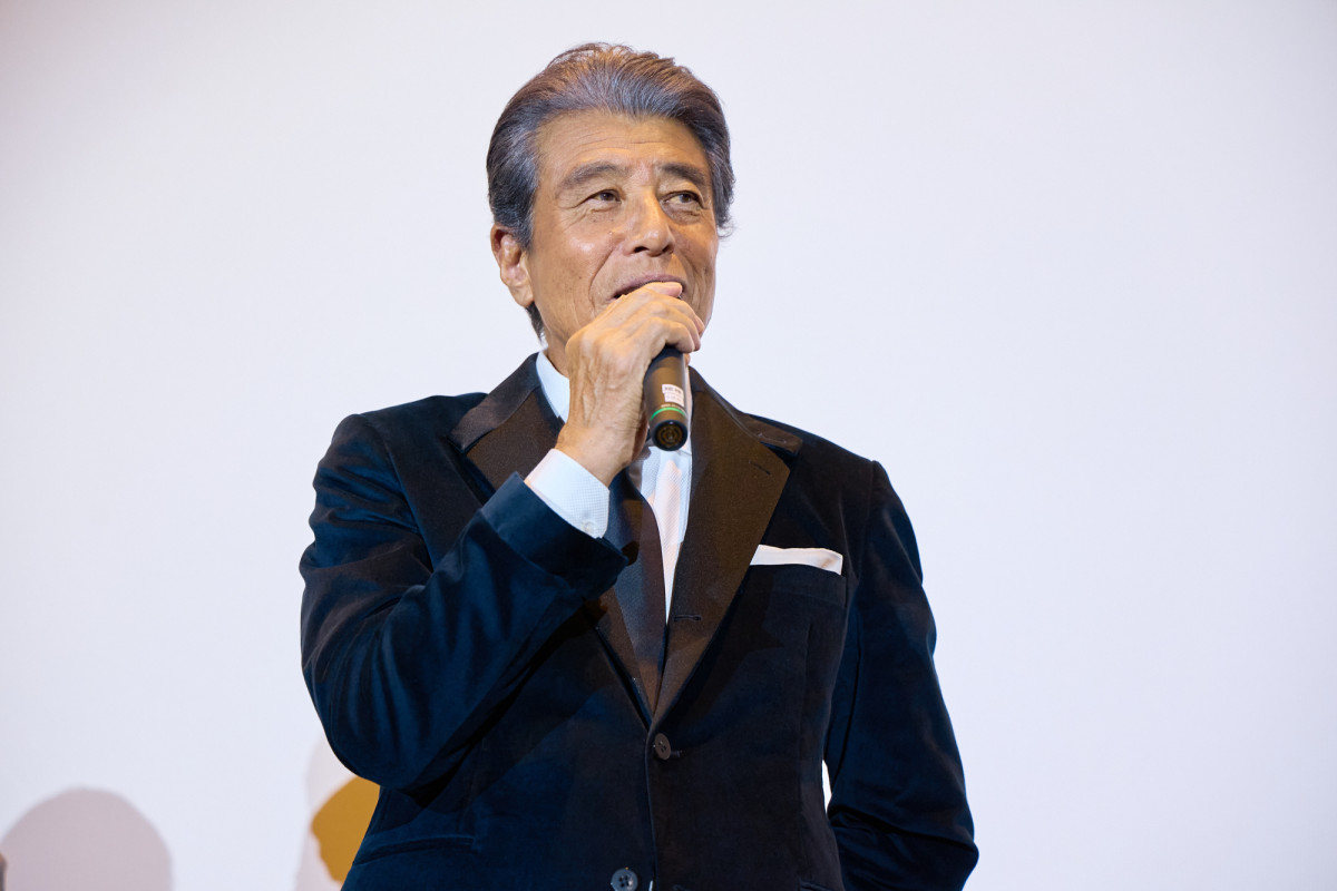 crank_in_net's tweet photo. 舘ひろし、横浜赤レンガ倉庫にサプライズ登場！
詳細はこちら▼
https://t.co/h9VJt7dauL 

舘は「横浜は第二の故郷という気がしていますし、横浜に育てていただいたかなという気がします」と語った。
#あぶない刑事 #あぶ刑事 #ABDK40 https://t.co/3n84H7lmoA