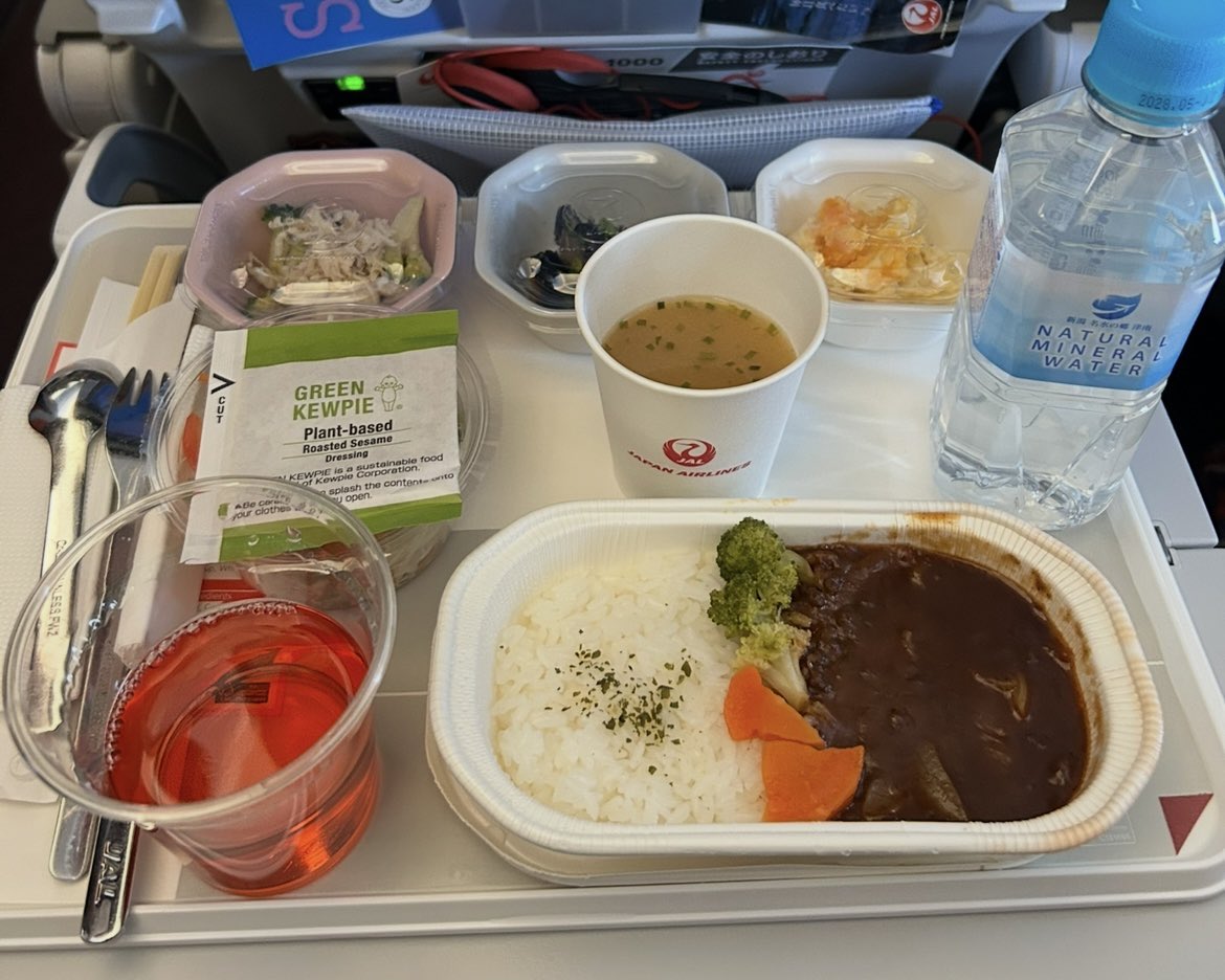 peperonron21's tweet photo. 行きの機内食🍽️
久しぶりの機内食でテンション上がった😆

#機内食
#JAL https://t.co/O1AmAe50OQ