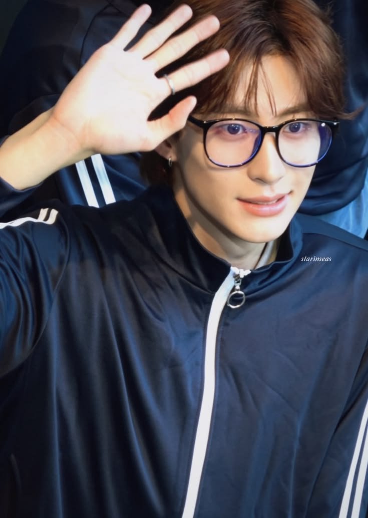 wontonaegi's tweet photo. i ♥️ nerds https://t.co/dLqsco9Ppd