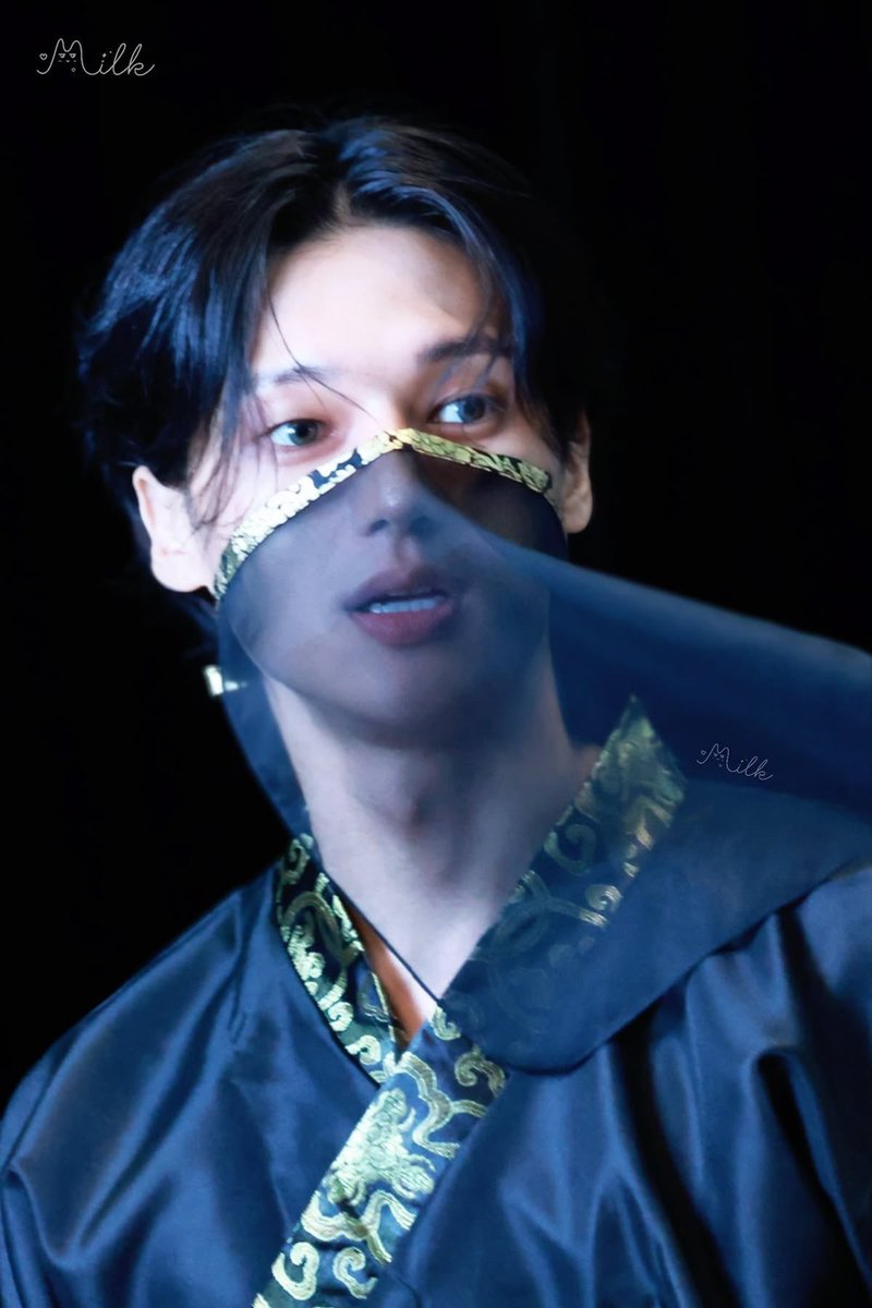 ejqejqw's tweet photo. 이런 남자가 암살하러 오면 기꺼이 당해줄 자신이 있습니다 https://t.co/hXiQohHuSD