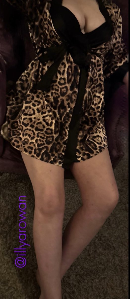 rowan_illya's tweet photo. 12 hours. Work royally kicked my ass today. 

Doing some self care to heal my body and mind. You know what so do to make your Empress feel better. 

Watch me recover without you. https://t.co/ewWEHZTVR8