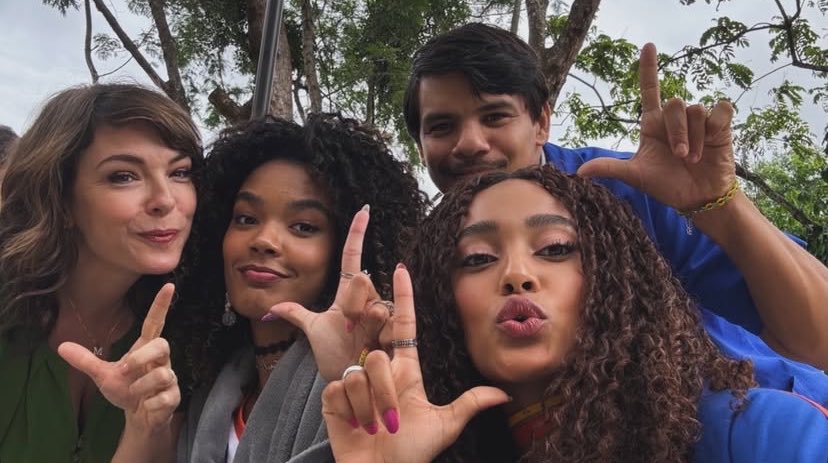 senhorinhamalta's tweet photo. elenco isentão aqui não, é por lulê ⭐️ #PorVocê https://t.co/onGJN6dyth