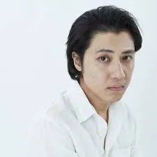 loop_clips's tweet photo. え、ハゲてた頃と同一人物とは思えない。

ここまで変わると、
もはや別人レベルだろ……。 https://t.co/3VJUSqsXTV