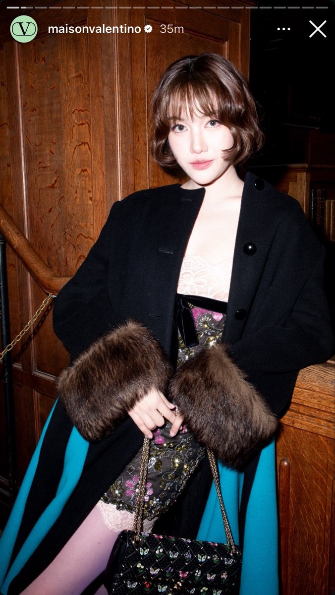 MoonbyKS's tweet photo. Girlfreens start to love &amp; like ART because of Her😅😉🫣

"FREEN IS MASTERPIECE OF ART"🎨

SAROCHA X VALENTINO PFW SS27

#ValentinoSS27xFreen
#ValentinoAntibiblioteca
#ValentinoGaravani
#srchafreen #PFW https://t.co/msCqhopmsY
