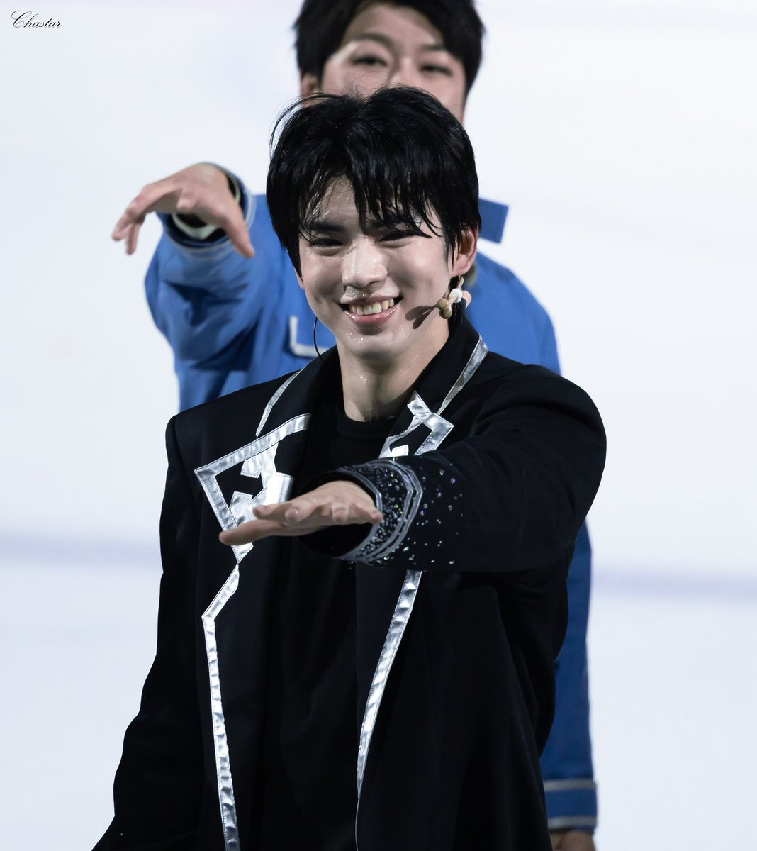dhk_cha_cha_cha's tweet photo. 260814 나 혼자만 레벨업 on ICE 포토타임

성진우 役 #차준환

햇살 미소 일어나라🫳🫳 https://t.co/on8vwk6RGP