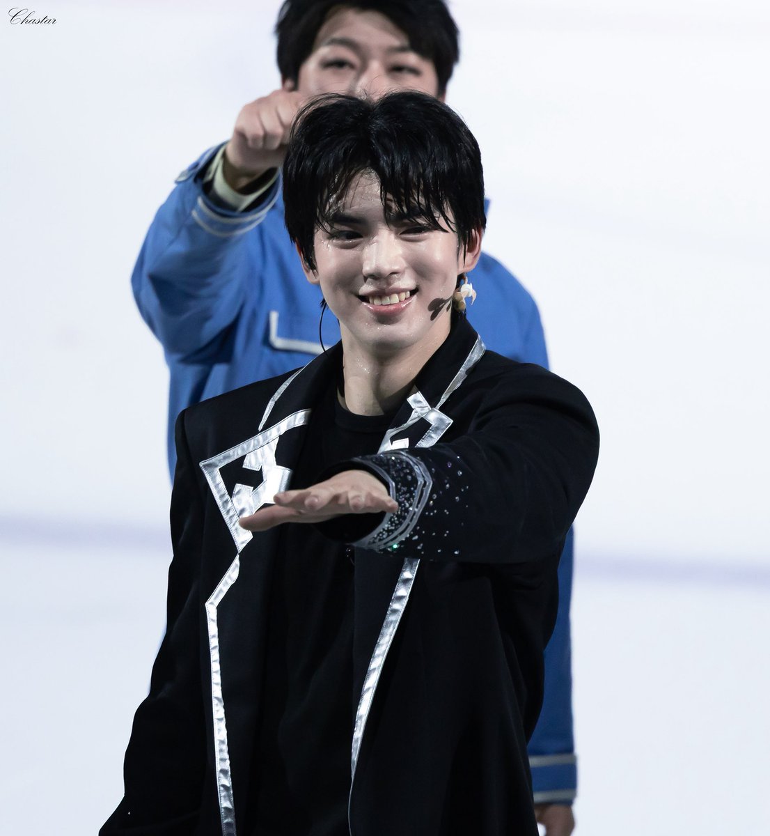 dhk_cha_cha_cha's tweet photo. 260814 나 혼자만 레벨업 on ICE 포토타임

성진우 役 #차준환

햇살 미소 일어나라🫳🫳 https://t.co/on8vwk6RGP