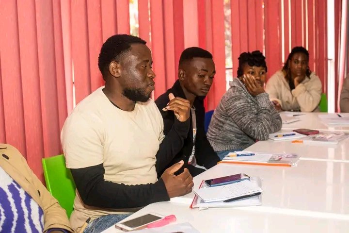 RealCI4thePro's tweet photo. We still doing good ๐ซกโบ๏ธ #EidenAbandeMediaHouse Filmmaking Training Programme #Mbombela #CI4thePro #CI4theProXStudios Q&A Session https://t.co/nxfPJ4zs6i