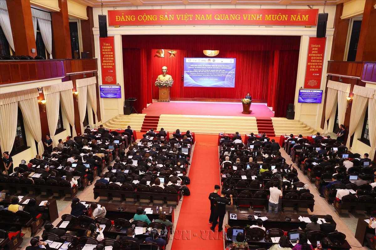 RPolancoF's tweet photo. Asistimos a la inauguración del Foro Internacional Anual de 2026 sobre Gobernanza Pública, organizado por la Academia Nacional de Política Ho Chi Minh y la Academia de Administración Pública y Gobernanza de #Vietnam.

El evento, que reúne representantes de más de 20 países, es convocado con el tema “Gobernanza inclusiva en una nueva era de desarrollo: transformación de sistemas, innovación y gobiernos preparados para el futuro”.

Tiene como objetivo identificar soluciones innovadoras para la reforma institucional, la reestructuración organizativa y la aplicación de la tecnología a la toma de decisiones.

La Academia de Administración Pública y Gobernanza de Vietnam ha mantenido fructíferos vínculos de colaboración con la Escuela Superior de Cuadros del Estado y el Gobierno de #Cuba .