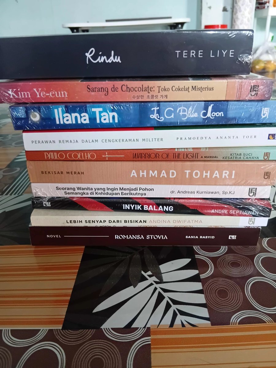 masda1h's tweet photo. @bibliobase Wts
Bisa oren dan cod
btw ada novel seporsi mie ayam sebelum mati dan sang alkemis juga yaa https://t.co/SxCe0DQCF7