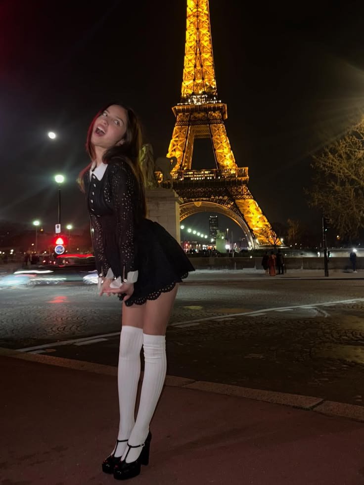 hnybeezzz's tweet photo. just a girl in paris front of eiffel tower https://t.co/9nKXtoZ90w