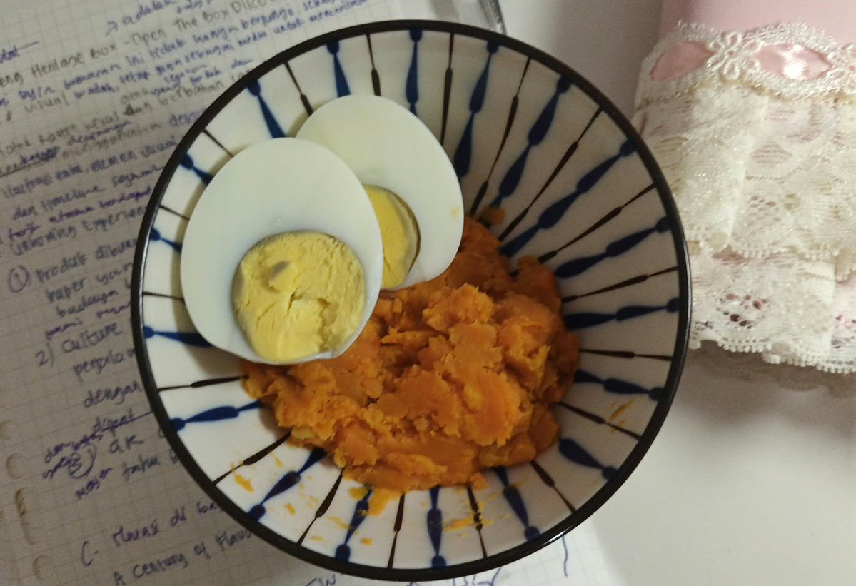 chubbijeep's tweet photo. mam 🥚🍠 + 🫗🍅🥕 sambil baca au 💆🏻‍♀️🫷🏻 https://t.co/2SmaCXAYFL
