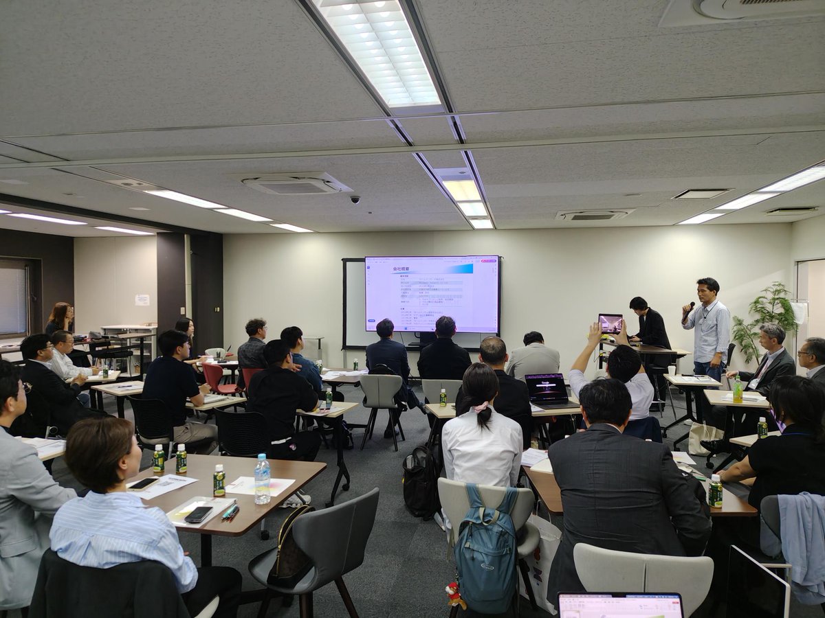 labo80248056072's tweet photo. 10月5日けいはんなプラザ・ラボ棟交流室にて、ASPA(Asia Science Park Association)の皆様とラボ棟ご入居者様の交流会を開催！

ASPA様より4社、ラボ棟ご入居の㈱HR Theory様、㈱TKヘルスリサーチ様、ソラリスバイオ㈱様とATR様によるピッチの後、名刺交換を行いました！ https://t.co/7K8QwrnqaD