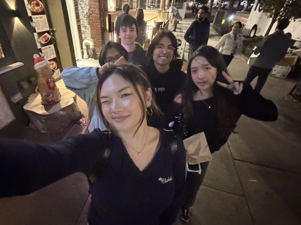 jiaayin_'s tweet photo. look who pulled up 
@milkteaboards 
@bettiboopp 
@DinghyBinghy 
@justpaolostar https://t.co/WTdnupmAiD