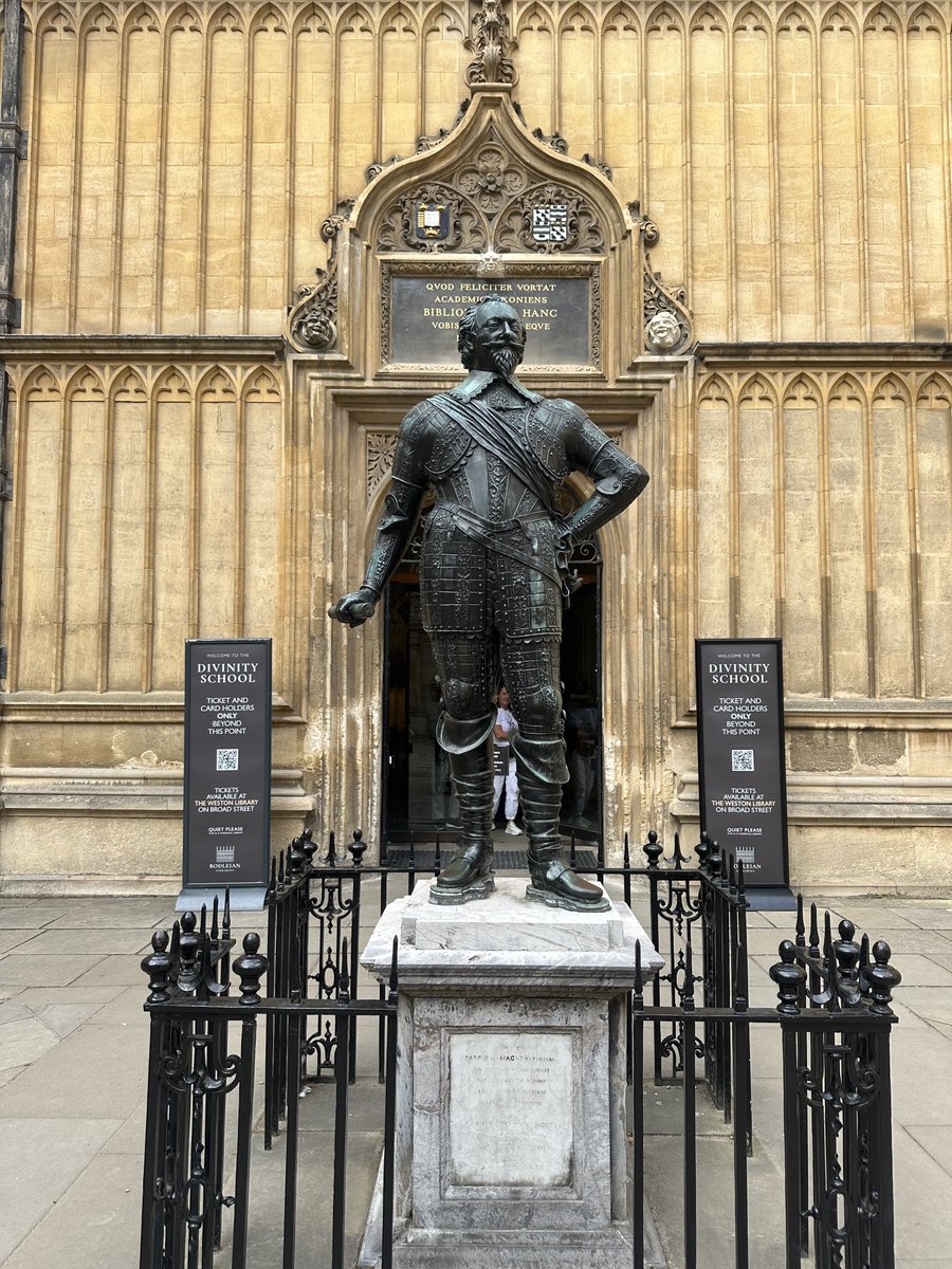 shi17_na's tweet photo. UK4日目③

オックスフォードはボドリアン図書館のDivinity Schoolへ行きました。炎ゴブでダンスレッスンの撮影があったり、あとは医務室として使用された場所です。ツアー参加すると図書館にも入れるんですが、今回は参加出来なかったのでもし次があるなら、リベンジしたい…！

#sheena_UK旅 https://t.co/pCrZS8ciCJ
