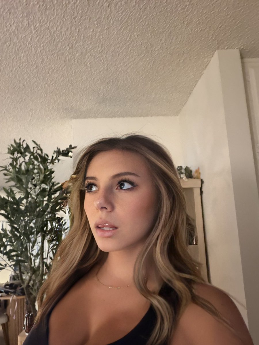 Princessdahnikz's tweet photo. Hey https://t.co/rwcW3gfDrl