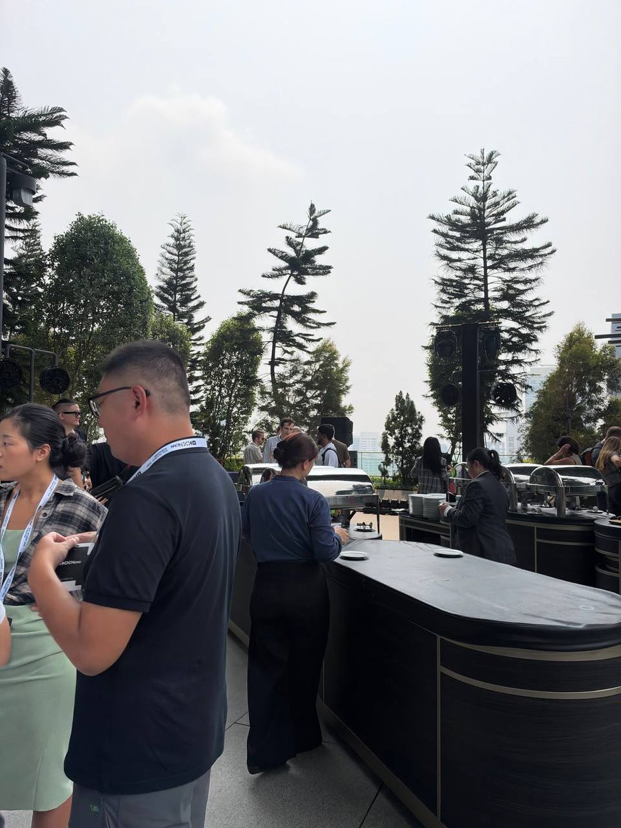 jamesc99m's tweet photo. 12pm in Singapore 
The @okx  session at @token2049 .
Collecting ideas faster than I can build them. https://t.co/LLZSAYUczN