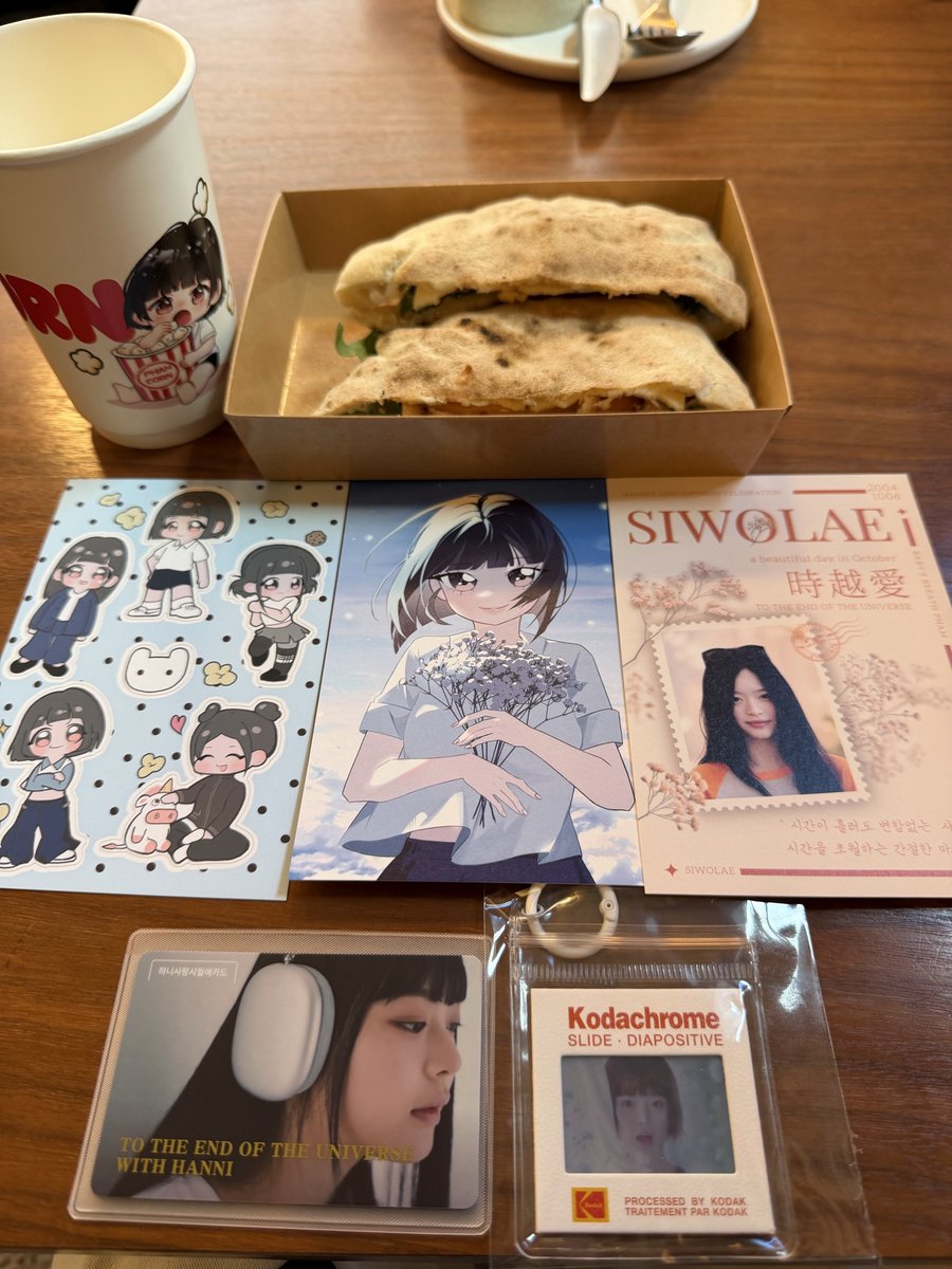 phannidukes's tweet photo. センイルカフェ①
バニズが大切にしてるハニとニュジの一瞬一瞬の表情が切り取られてて幸せすぎた https://t.co/GUHDY7wzOO