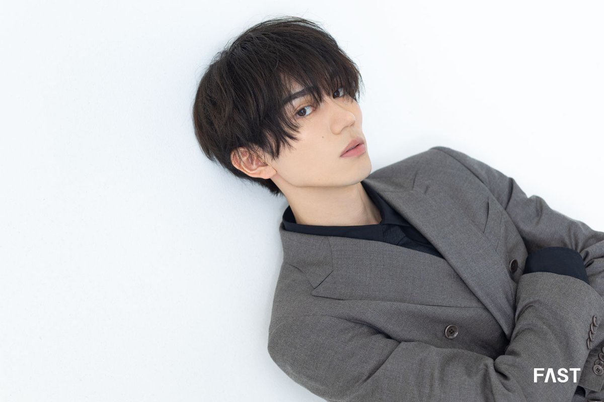 fast_japan_'s tweet photo. 樋口幸平、デビュー当時から変化した役への向き合い方とは？
「なぜこの役を生きるのか」を追求するように

🔗https://t.co/5YSi1OauQO

「自分の大切にしたい芯を持って、役を全うする」
思い描く俳優像についても明かす📝

@kouheihiguchi99
@dramaphil2_mbs

#FAST #樋口幸平 #ドラマおか恋 https://t.co/Kjd1qABJM5