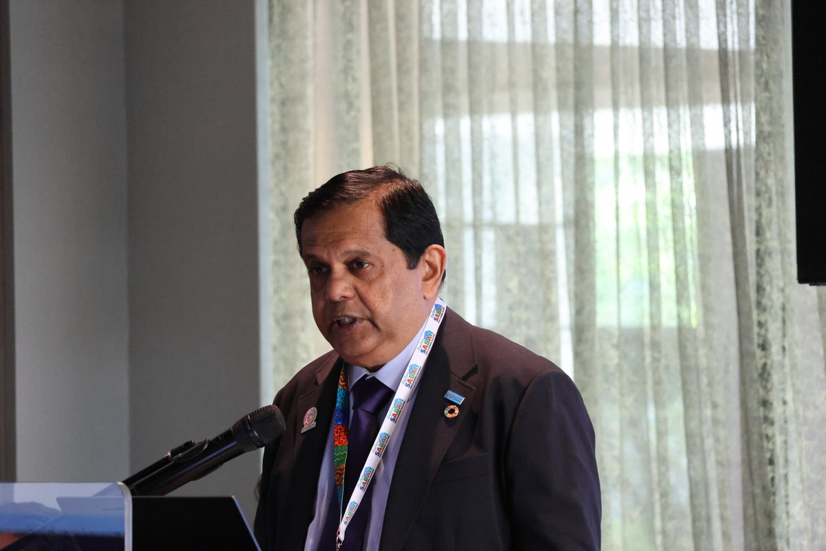WHOWPRO's tweet photo. Twenty countries and areas across the Western Pacific and South-East Asia are accelerating action to expand access to essential oral health care.

At the 16th Asian Chief Dental Officers Meeting in Kota Kinabalu, Malaysia, countries reached the midpoint of the 100-Day Sprint — refining essential oral health benefit packages, addressing implementation bottlenecks and advancing practical solutions to integrate oral health into universal health coverage.

Read the press release here: https://t.co/ddsJFRV6ME