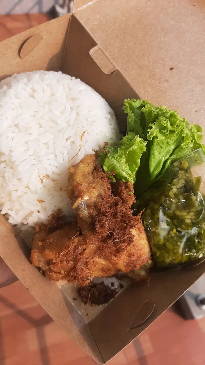 bernecklebmk's tweet photo. Assalamualaikum temen2, boleh bantu rt/like postinganku ini.
mamaku jualan ricebox untuk tambahan biaya berobat adikku pejuang leukimia, harganya start di 15k, lokasinya dibogor tamansari, mau cod rscm/fatmati jga boleh.
bisa untuk titip jumat berkah juga boleh cek profileku ya🫶 https://t.co/aR3M4ooTjH