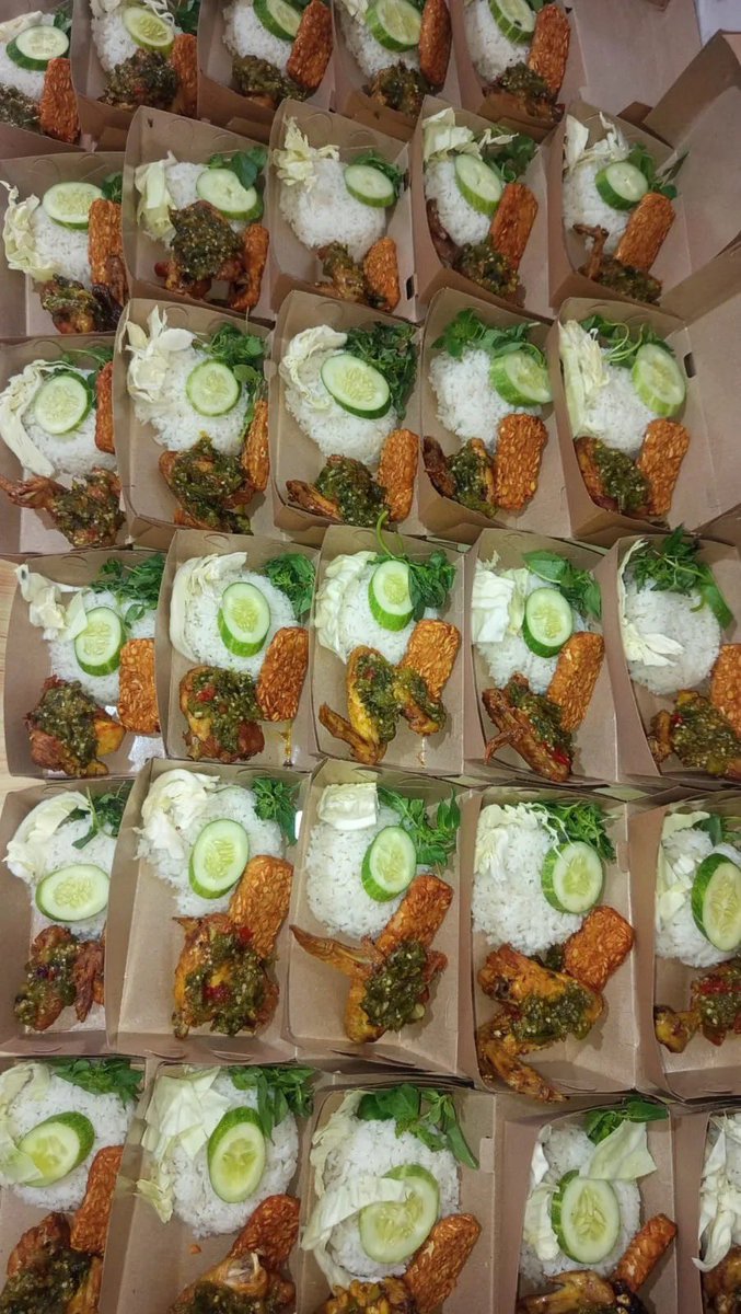 bernecklebmk's tweet photo. Assalamualaikum temen2, boleh bantu rt/like postinganku ini.
mamaku jualan ricebox untuk tambahan biaya berobat adikku pejuang leukimia, harganya start di 15k, lokasinya dibogor tamansari, mau cod rscm/fatmati jga boleh.
bisa untuk titip jumat berkah juga boleh cek profileku ya🫶 https://t.co/aR3M4ooTjH