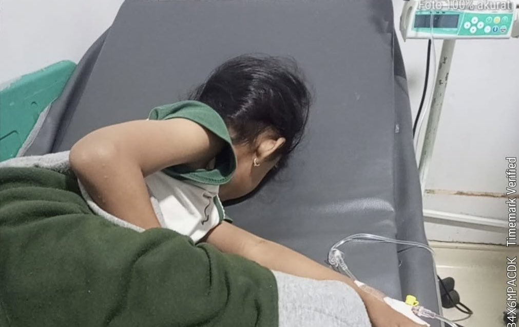 bernecklebmk's tweet photo. Assalamualaikum temen2, boleh bantu rt/like postinganku ini.
mamaku jualan ricebox untuk tambahan biaya berobat adikku pejuang leukimia, harganya start di 15k, lokasinya dibogor tamansari, mau cod rscm/fatmati jga boleh.
bisa untuk titip jumat berkah juga boleh cek profileku ya🫶 https://t.co/aR3M4ooTjH