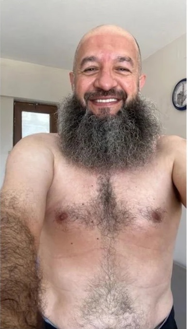 ismailari_'s tweet photo. Eski özel harekat polisi Ahmet Şahin Uçar, kendini Ticani tarikatının şeyhi ilan etti...  Uçar’ın "kadın müritlerden" çıplak fotoğraf ve videolar istediği, hatta kendisinin üst bölgesi çıplak fotoğraflarını kadınlara gönderdiği belirlendi

@timursoykan 'ın haberi https://t.co/tg6r249DeJ