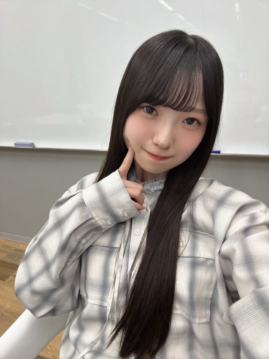 hinatazaka46's tweet photo. 【ブログ更新☀️ 佐藤優羽】金木犀にやっと出会えた。
https://t.co/5j6qKce9La #日向坂46 #佐藤優羽 https://t.co/A3uGP3MjDY