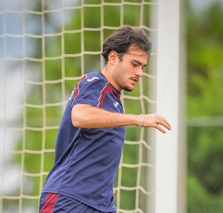 BlnFerat's tweet photo. @Trabzonspor Milli takımın grup da tek golünü atan futbolcumuzu kutladınız mı? Kutlama tweti sadece yabancı futbolcular gol atınca mı? https://t.co/tpZcfdxlMg
