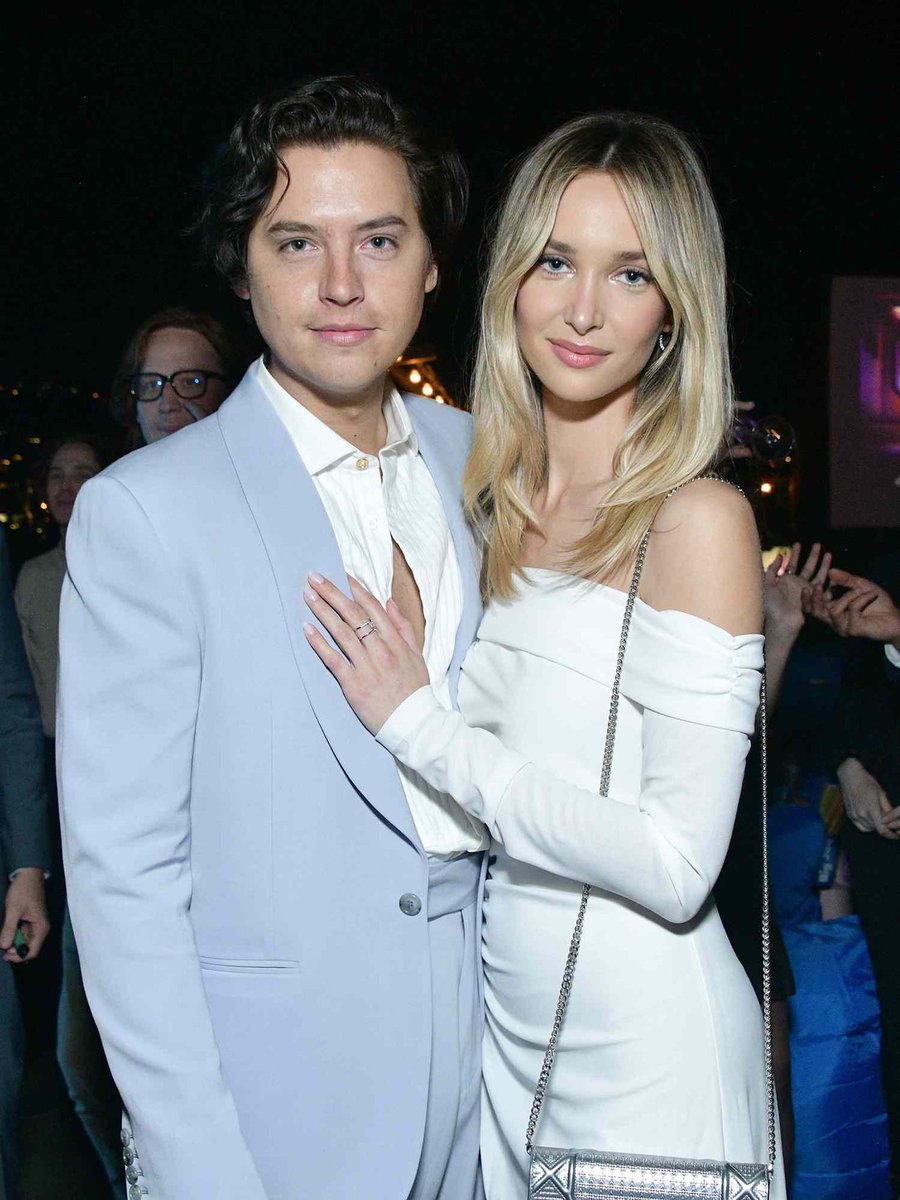 poppyndaisyy's tweet photo. Cole Sprouse recreated photos he took of Lili in the SAME locations &amp; same poses, with the gf he replaced Lili with. This is a common and subtle way to make someone feel like they were never special and could easily be replaced. So STOP bringing him into conversations about Lili https://t.co/YUUbddThTb