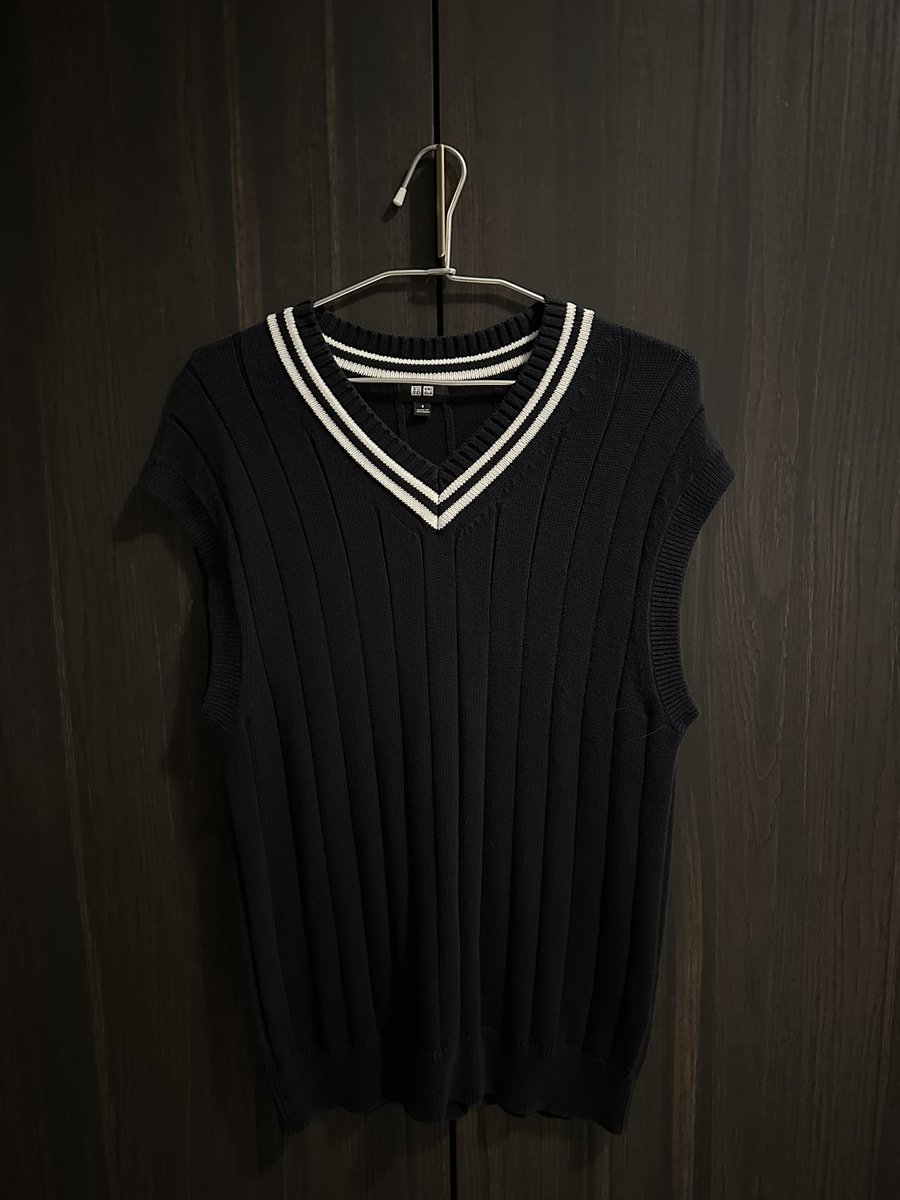 feng30634186's tweet photo. เสื้อกั๊กไหมพรม Uniqlo 
สีกรม มือสอง 
สภาพดีมาก ใส่2 ครั้ง 
 450 รวมส่ง

#ส่งต่อเสื้อผ้ามือสอง #ตลาดนัดUniqlo #เสื้อผ้ามือสอง https://t.co/zKt9kat0Jx