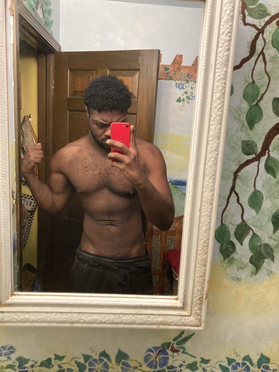 PapiToxico666's tweet photo. Down on your knees in my mirror Mamacita 😘💦 https://t.co/yqPpzoD6sN
