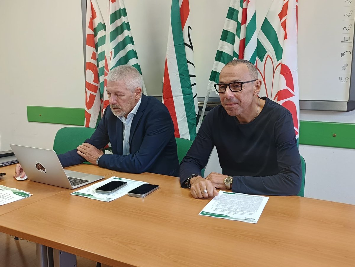 FIMCislStampa's tweet photo. #Stellantis al via nella sede CISL di Torino presentazione del report #FIM per il 3^trim. 2026. Crescono i veicoli 340.745 rispetto all’anno horrobilis  2025. 
Volumi in crescita ma ancora bassi. Grave la situazione del plant di Cassino https://t.co/Is7zlBbqv3