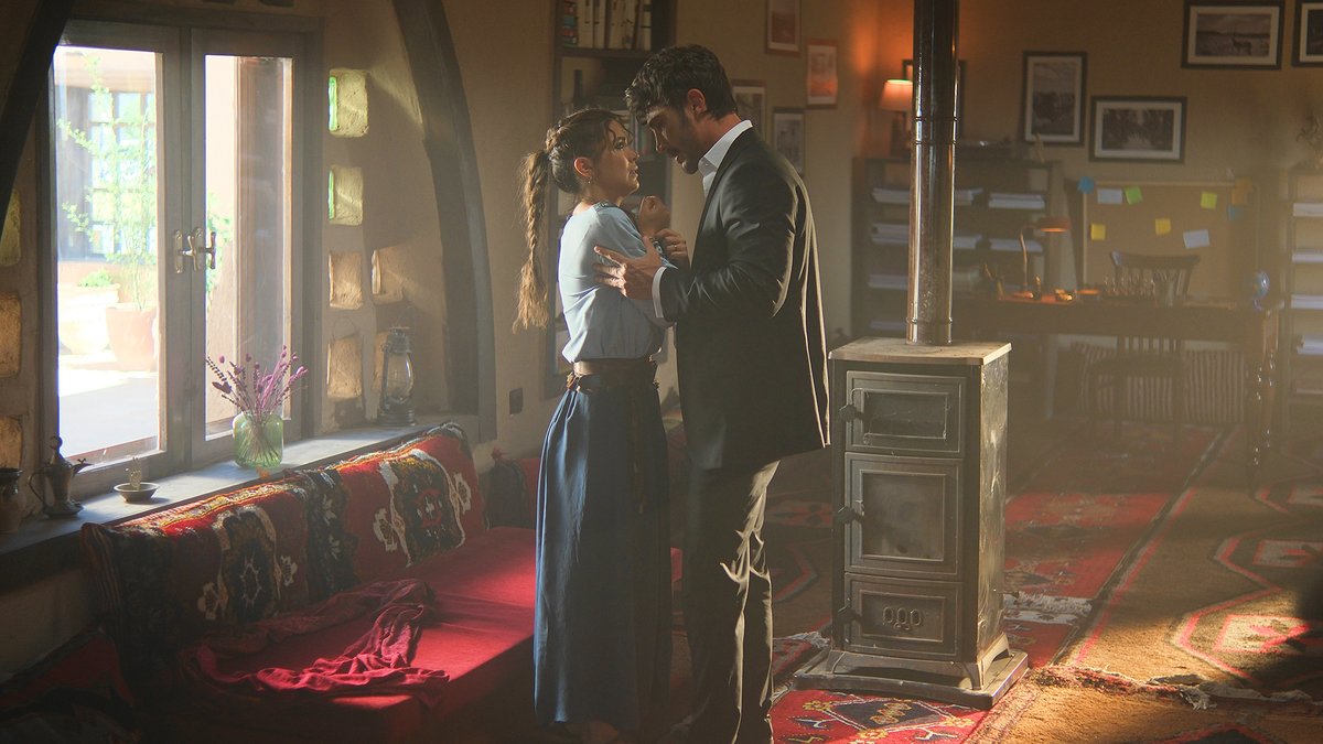 nowtvturkiye's tweet photo. Yeni bölümde Serhat'tan, Yıldız'a aşkı hatırlatacak hamle! ❤️‍🔥 Haberin devamı için https://t.co/n8VIdyyfBW adresimizi ziyaret etmeyi unutmayın. @halefdizi https://t.co/Y2hmIyhvWe