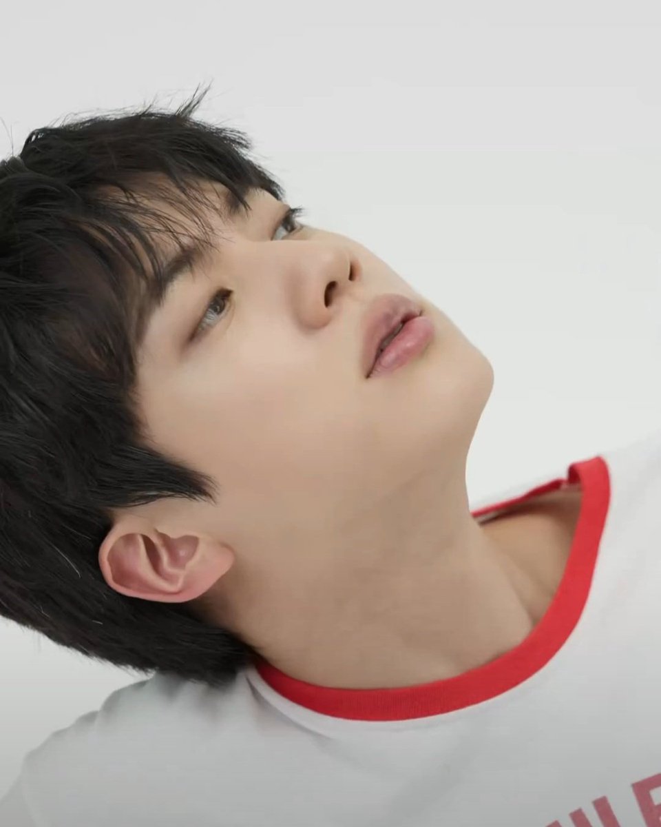 so240bhs's tweet photo. 카메라 앞에서 다양한 표정과 제스처를 시시각각 보여주는데, 캡쳐하는 순간마다 다 화보가 따로 없어서 셔터를 멈출 수가 없네! 표정 부자 우리 석진이 덕분에 오늘도 저장할 짤이 가득하네💕  

JIN FOR IGIN
IGIN WHERE SMILES BEGIN
#IGINbyJin #IGIN #아이긴논알콜 
#방탄소년단진 #JIN #진 https://t.co/iO8q3XMe9B