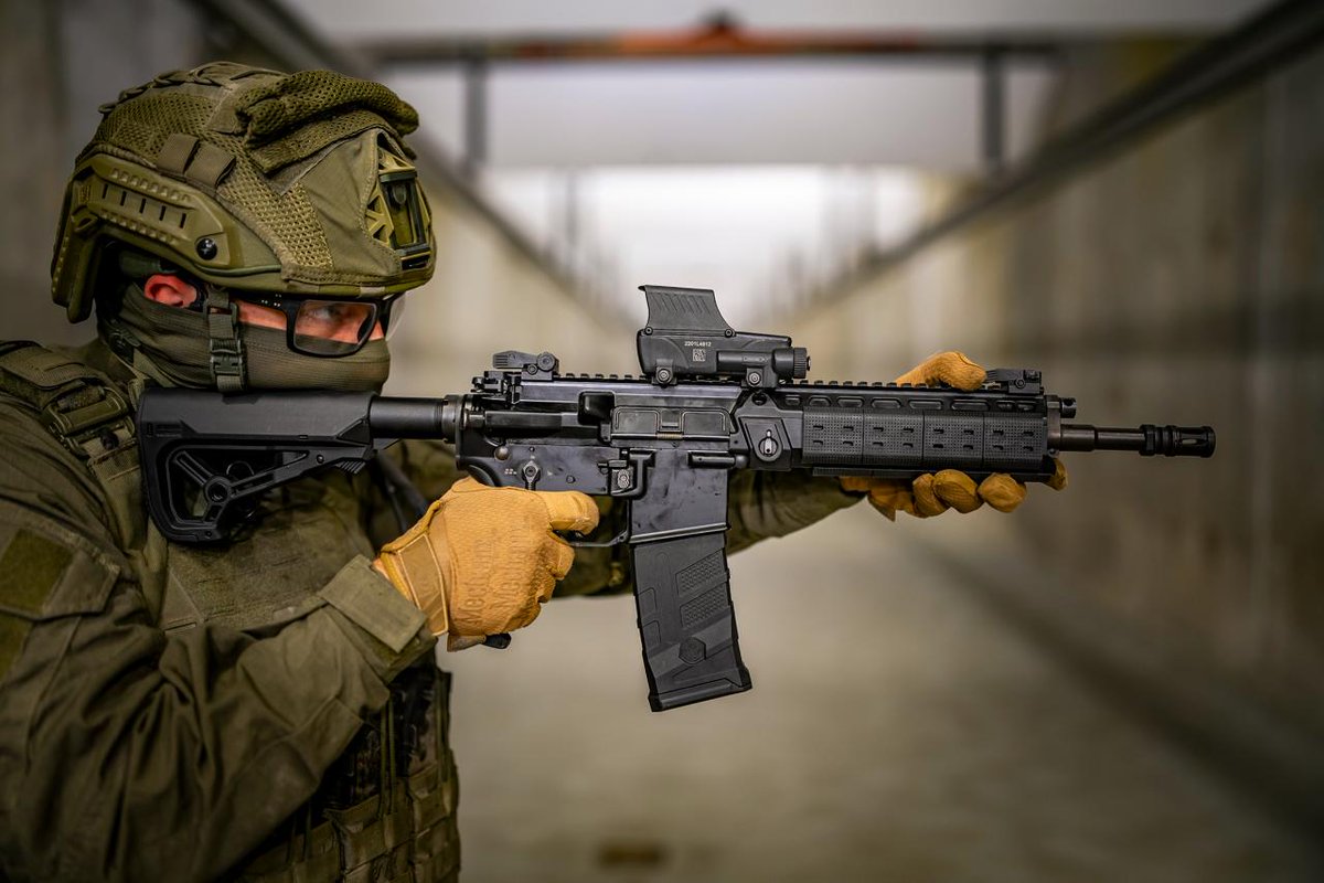 Israel_MOD's tweet photo. Israel and Argentina Sign G2G Agreement for IWI's ARAD Rifles 🇮🇱🇦🇷

Under a G2G agreement led by the IMOD's International Defense Cooperation Directorate (SIBAT), Argentina's Armed Forces have selected IWI's ARAD 5 and ARAD 7 rifles. 

Read More: https://t.co/9v7lI4Lka0 https://t.co/SeyJ26VTCE