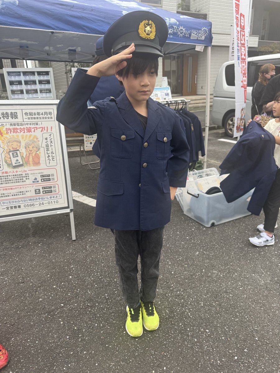 machaorange's tweet photo. 日曜日は朝5時起きからの愛知県一宮ハウジングセンターまで行ってきたよ😆
レッドヒーローショーでした。
それに警察いて、イベントしてまして、
制服を着させていただきました（笑）
愛知に来たら恒例の岐阜タンメンやで👏めちゃくちゃ美味い。
一宮のスタバ寄りーの。
新作飲んだけど、甘かったわ https://t.co/KbAxd3VzIc