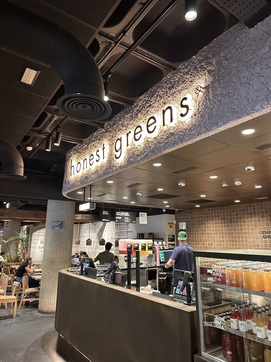 maghico22's tweet photo. Posiblemente la mejor propuesta Fast Food del mundo. Honest Greens, Madrid. https://t.co/XmETVl7upU