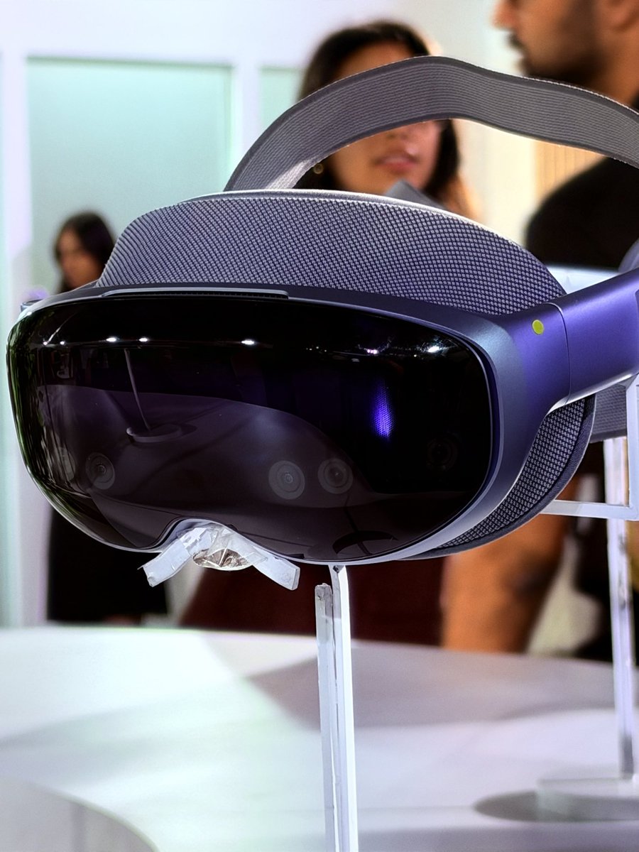 stufflistings's tweet photo. The vivo Vision Discovery Edition. https://t.co/2TckNlalsC