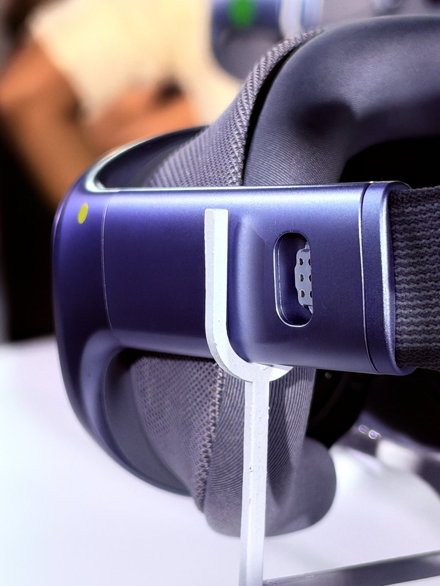 stufflistings's tweet photo. The vivo Vision Discovery Edition. https://t.co/2TckNlalsC