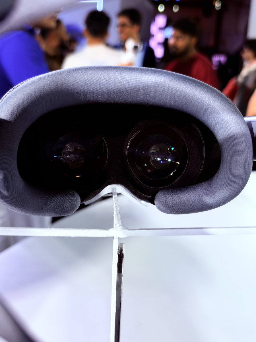 stufflistings's tweet photo. The vivo Vision Discovery Edition. https://t.co/2TckNlalsC