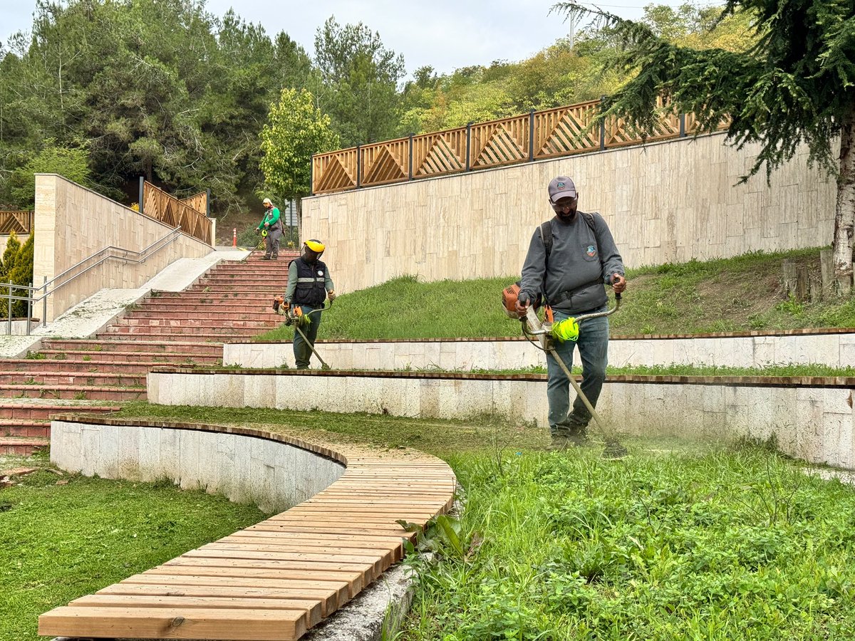 serdivanbld's tweet photo. Ekiplerimiz Serdivan’ın Dört Bir Yanında!

📍 Gölpark Tesisleri
🌿 Yeşil alanlarımız daha düzenli, daha bakımlı💚

Çevre düzenleme çalışmalarımız hız kesmeden devam ediyor. 🌳

Serdivan için durmadan, yorulmadan çalışıyoruz.

#SerdivandaHizmetHiçBitmez

@osmancelikSRD https://t.co/TwyHU47Rkh