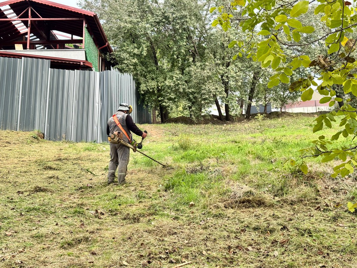 serdivanbld's tweet photo. Ekiplerimiz Serdivan’ın Dört Bir Yanında!

📍 Gölpark Tesisleri
🌿 Yeşil alanlarımız daha düzenli, daha bakımlı💚

Çevre düzenleme çalışmalarımız hız kesmeden devam ediyor. 🌳

Serdivan için durmadan, yorulmadan çalışıyoruz.

#SerdivandaHizmetHiçBitmez

@osmancelikSRD https://t.co/TwyHU47Rkh