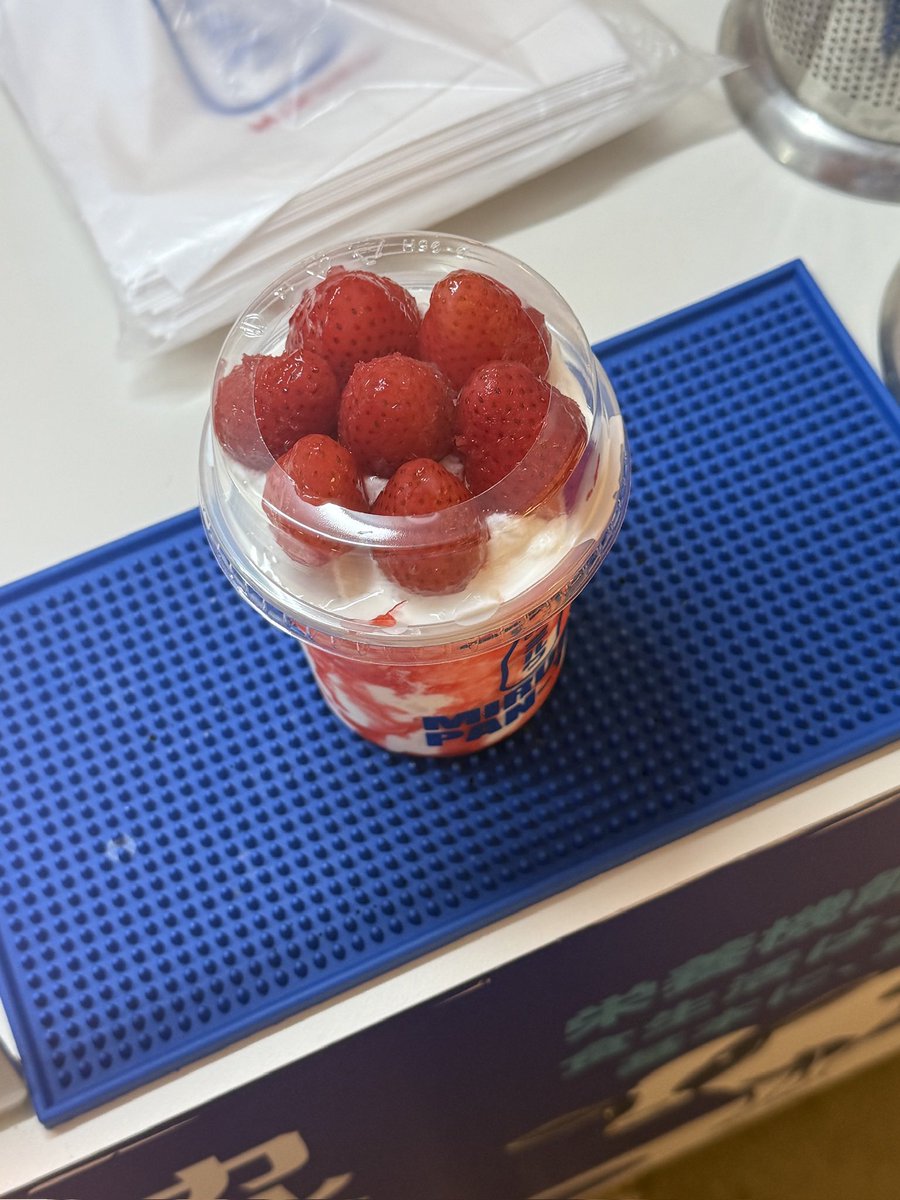 chingcbn's tweet photo. ได้มาลองแล้ว Miruku Pan-ya
เราสั่งเป็น Strawberry Pure Milk 🍓🥛
เราสั่งหวาน 50% นะ (หวานปกติของทางร้าน)
นมนัวดี ชอบๆ 😋😋
หลายๆเมนูเริ่มหมดละอะ ขายดีแค่ไหน
พิกัดจิ้มที่เราโควทได้เลยน้า https://t.co/c66pLF0X3I
