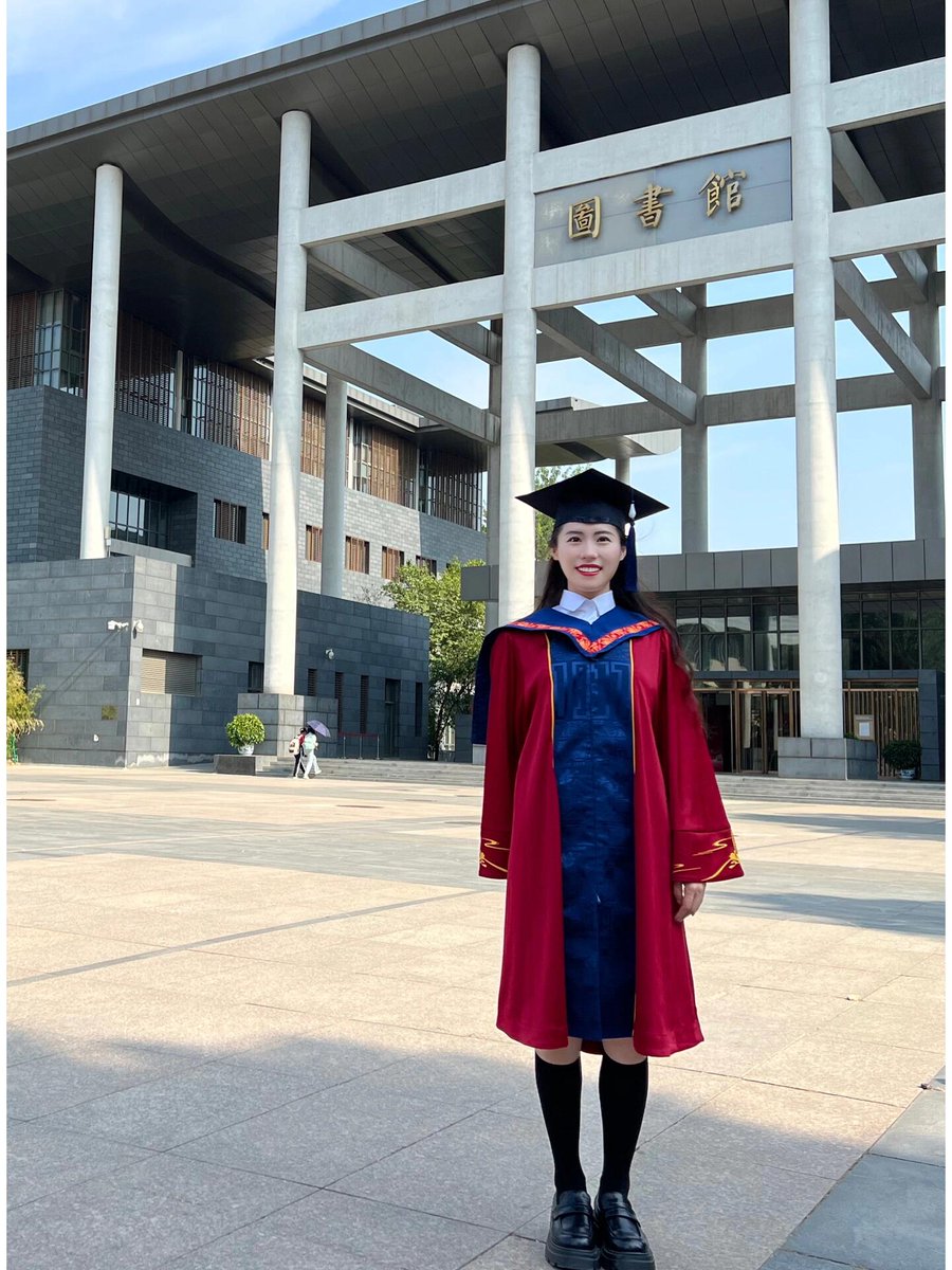 SamiOTCBurekas's tweet photo. 老图新发回想走来的一路都是被家里编排好的，自己一点选择的权力都没有，长辈的眼里永远都是为你好永远觉得她们的选择是最好的，可到头来我还不是在体制内超级牛马一枚月薪几K，买点东西有时候还要三思，如果重来一世我一定要和家人抗争到底，预知下回���注我 https://t.co/4zWPp6oF0e