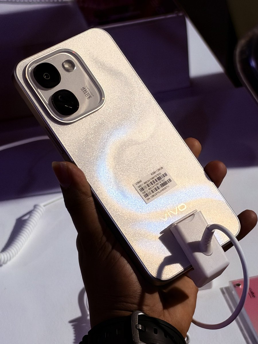 stufflistings's tweet photo. The vivo S2 FE. https://t.co/QZ8mfwGUAx