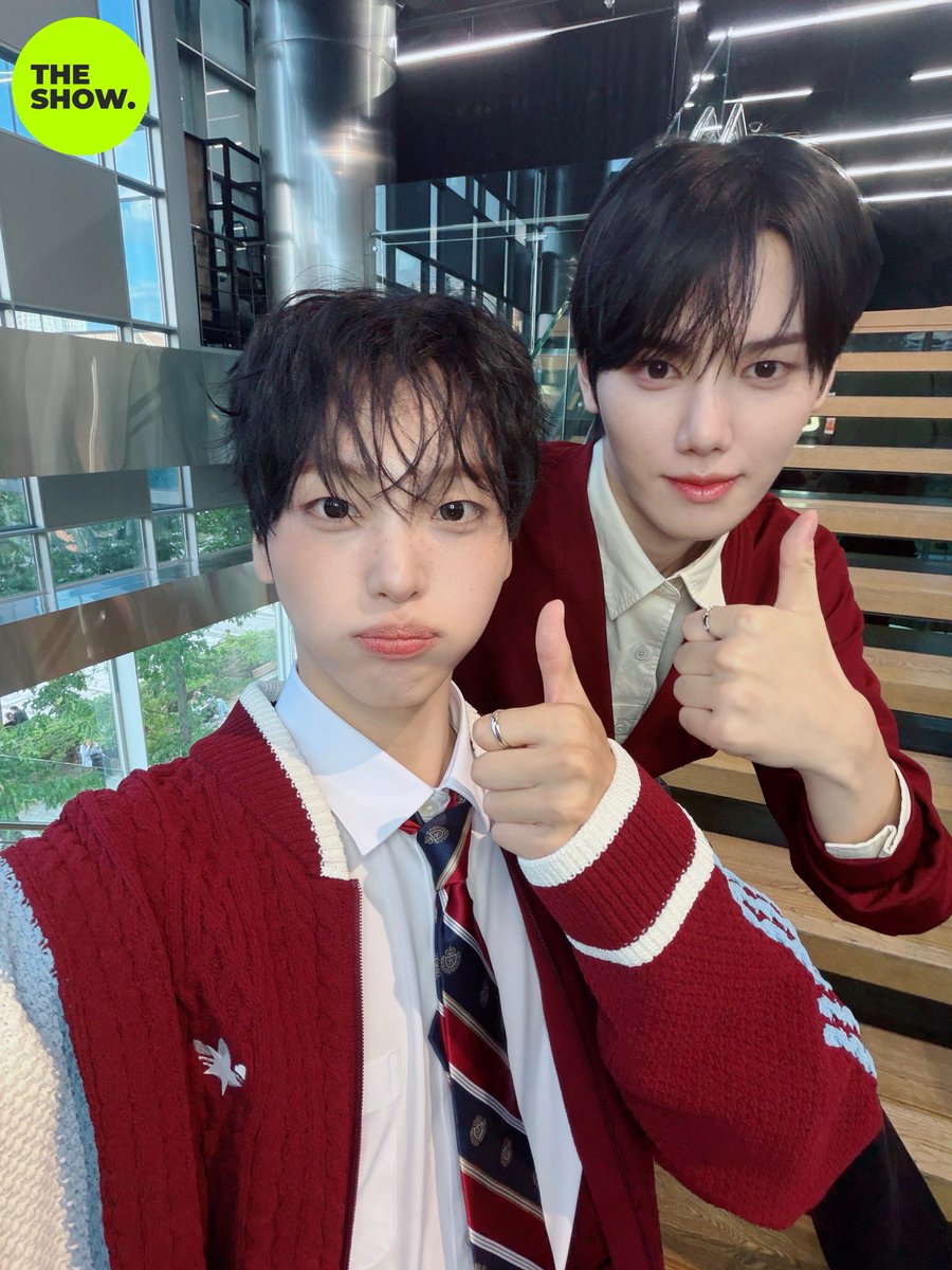 theshow_offcl's tweet photo. 돌아온 더쇼의 영원한 강쥐즈🐶🐶🩵💛 https://t.co/PVu536SZQK