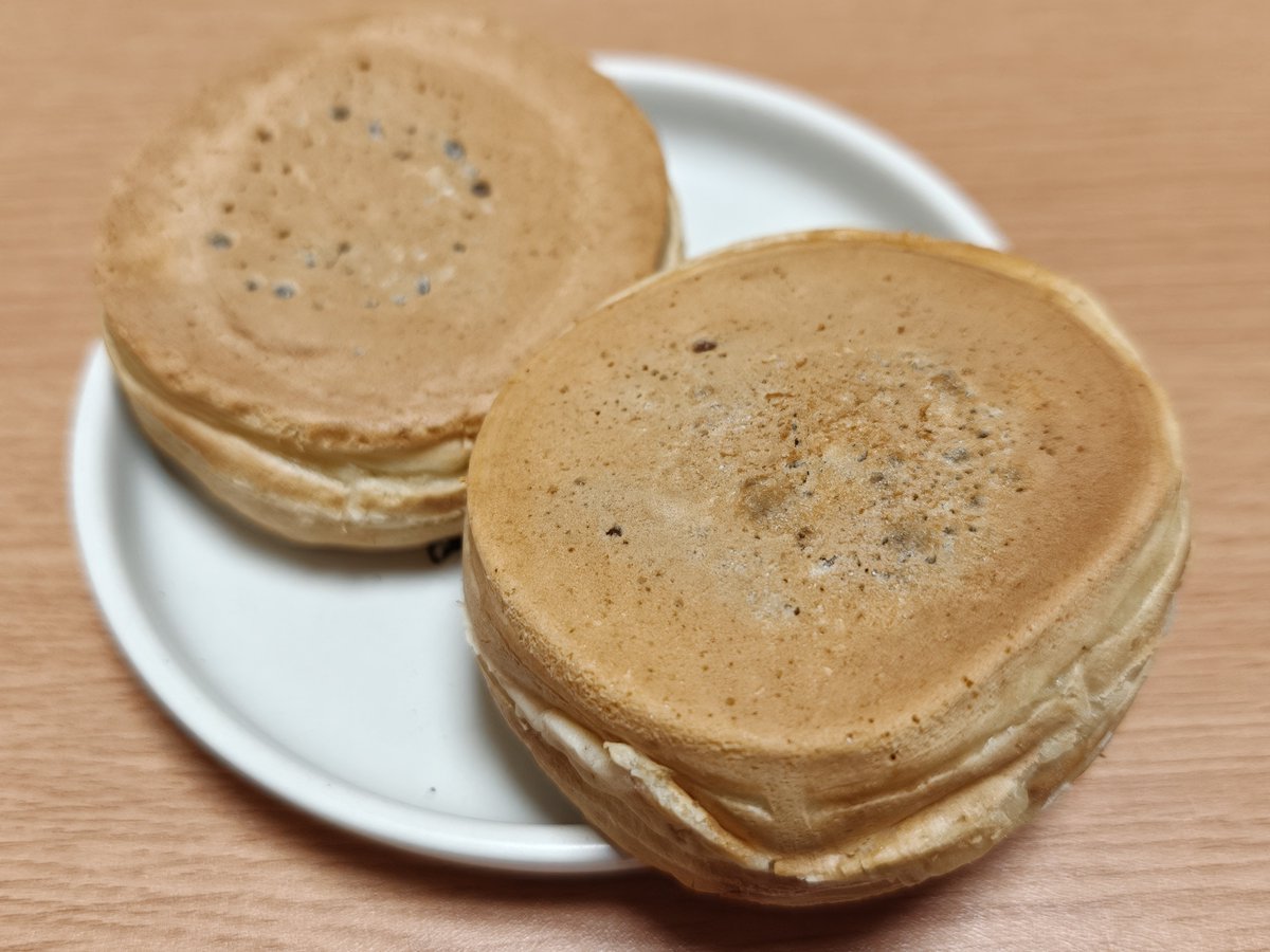 keihanabi's tweet photo. 論争お菓子きたあああ
ちな僕はお母さんの影響で「御座候」と呼んでます https://t.co/YwhqPz6XTT